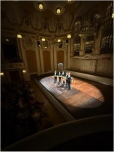 The King Singers auf der Bühne des Mozarteums im Großen Saal
